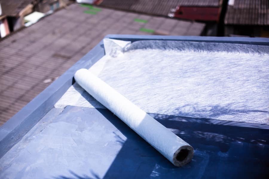 Seamless fibreglass flat roof finish